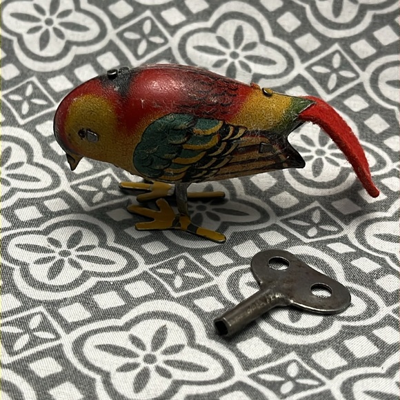 Antique (1930’s) DRGM German Tin Clockwork Bird with key still works!!! - Picture 3 of 9